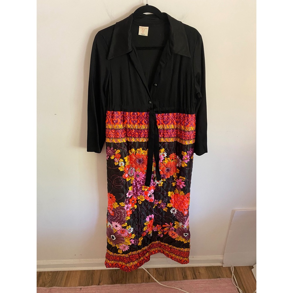 Vintage 70s Quilted Floral Maxi Robe House Dress Black Orange Pink Size 14 2908